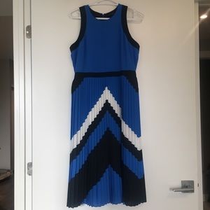 Banana Republic pleated blue dress - 4P